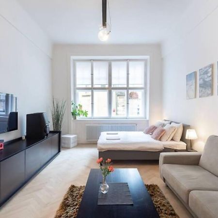 Luxury Apartment On Old Town Square Прага Экстерьер фото