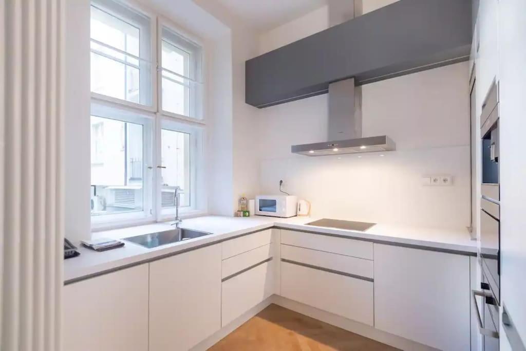 Luxury Apartment On Old Town Square Прага Экстерьер фото