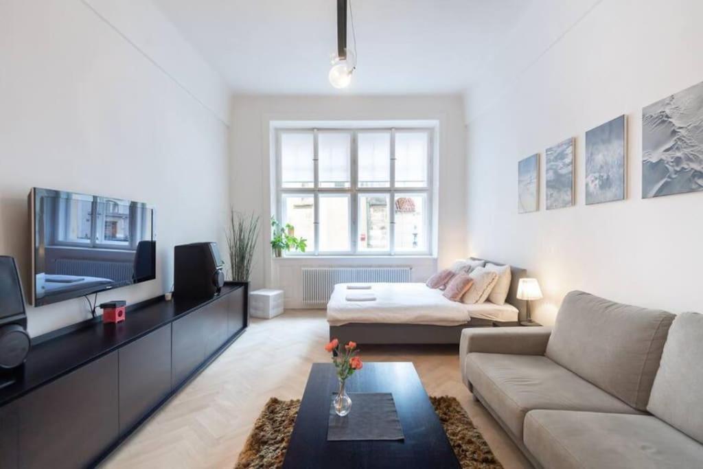 Luxury Apartment On Old Town Square Прага Экстерьер фото