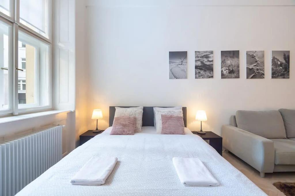 Luxury Apartment On Old Town Square Прага Экстерьер фото