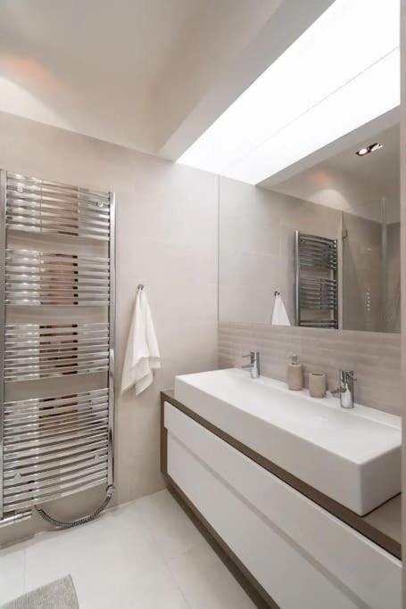 Luxury Apartment On Old Town Square Прага Экстерьер фото